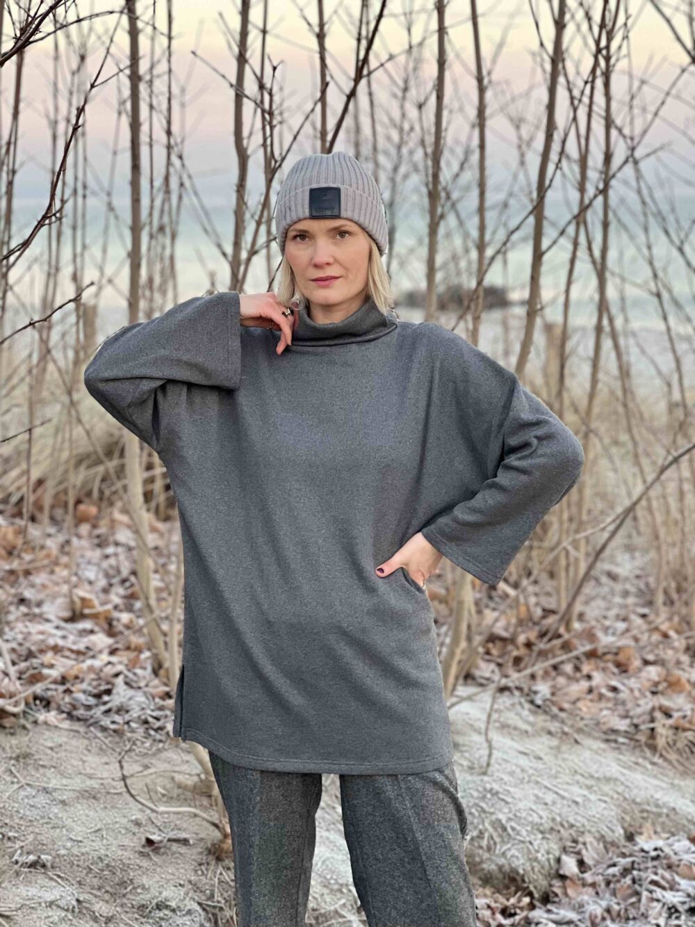 BONNIE ROLL NECK